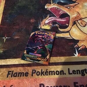 Pokémon Darkness Ablaze Booster Pack